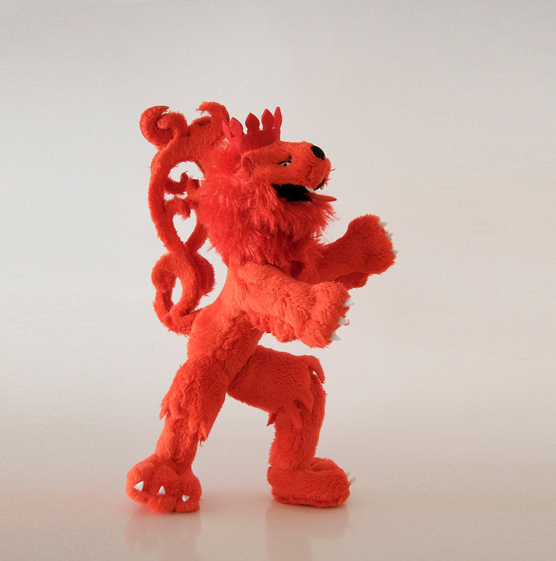 The official 'Roude Léiw Bounekaffi' plush toy